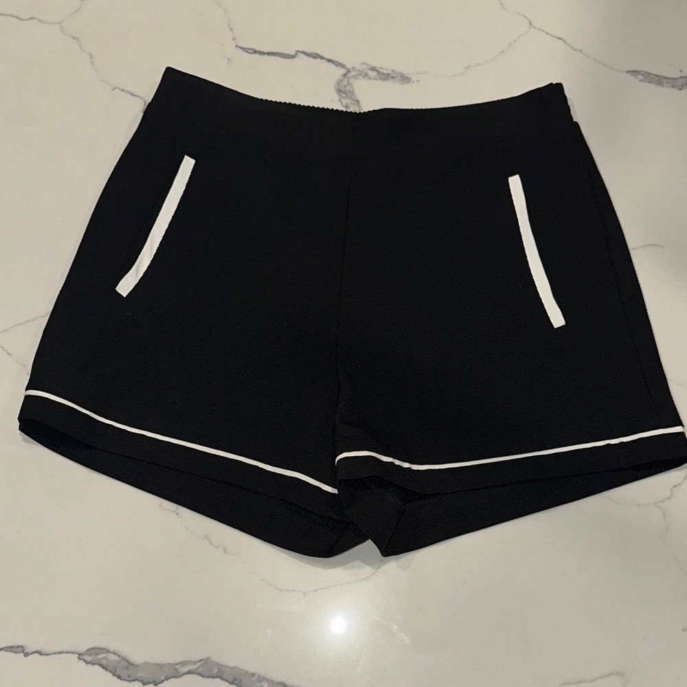 Black Elodie shorts